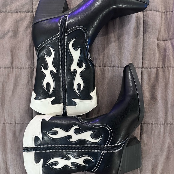Universal Thread Black and White Flame Western Ankle Boots - Picture 2 of 2